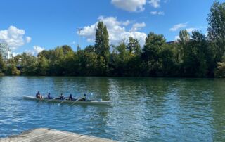 Les élèves de S1 en train de faire de l'aviron