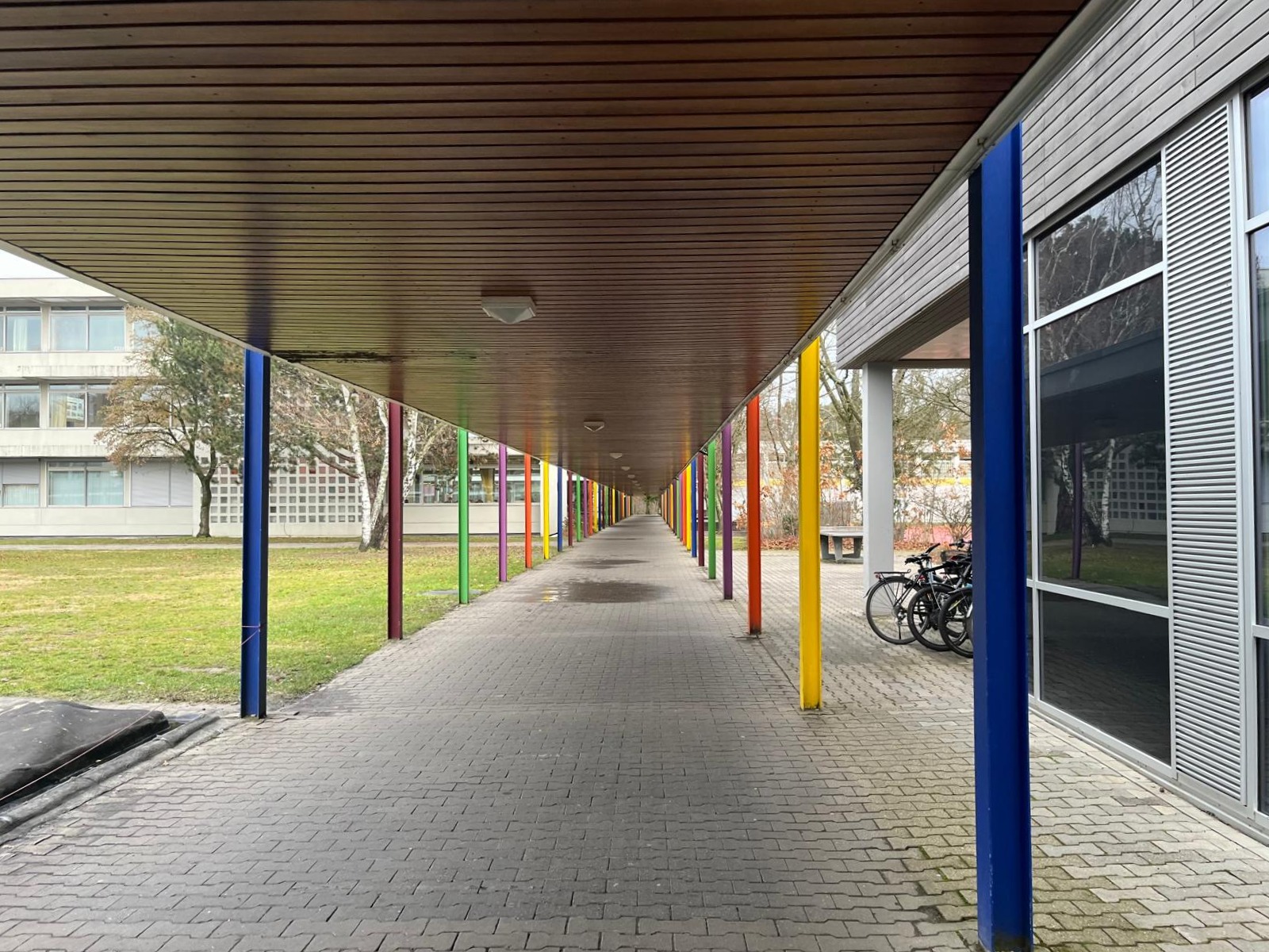 School_Karlsruhe_corridor