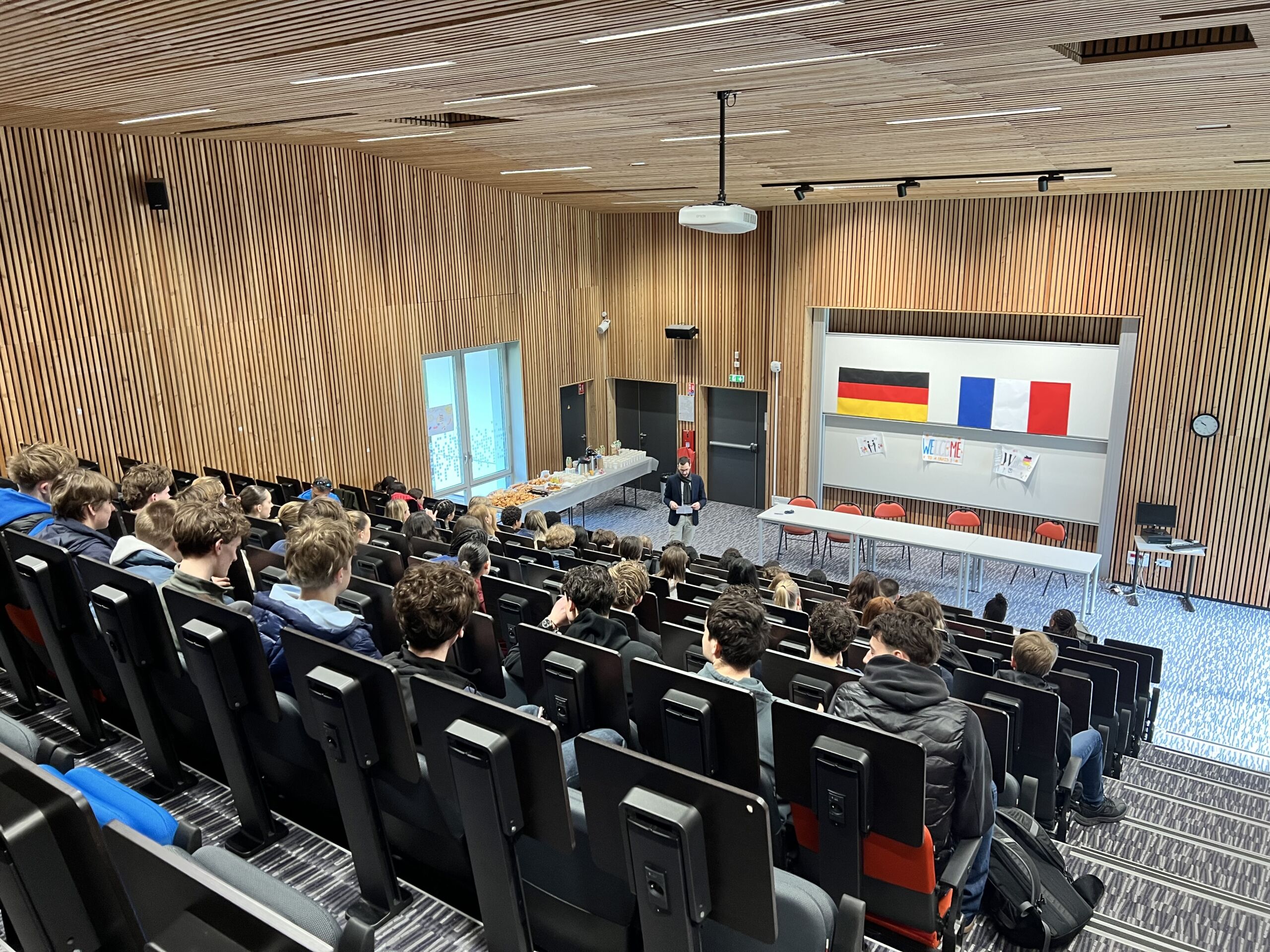 Rencontres des écoles en amphi - Frankfurt Paris La défense